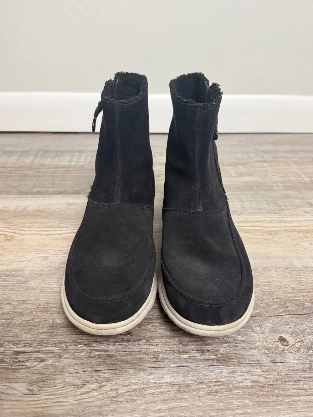 Sorel Explorer Zip Black Suede Women’s Boots, size 8